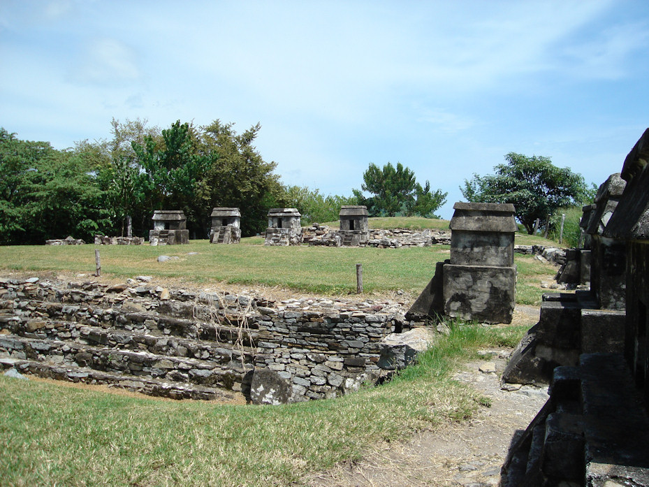 Esta ciudad prehispánica tuvo diversos roles dentro de la Cultura Totonaca, el principal sin duda fue el de cementerio